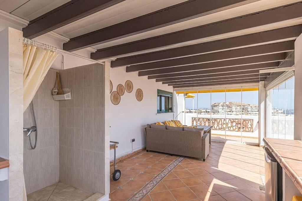 Appartement Spacious Penthouse With Spectacular Sea Views!